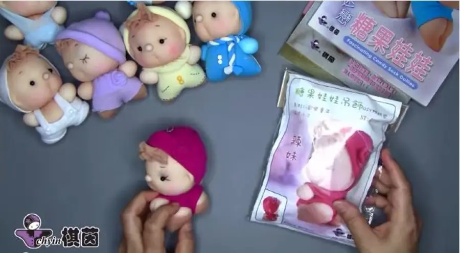 Come fare dei pupazzi riciclando i gambaletti - Video