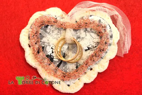 Cuscino porta fedi fai da te con rame e cuoio riciclati