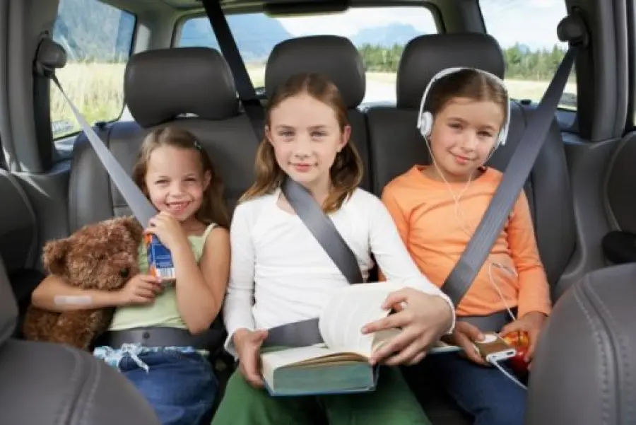 Consigli per sopravvivere ad un viaggio in auto con i bambini