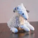 Presepe all'uncinetto: asinello e ariete