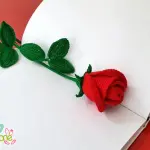 Schema rosa all'uncinetto: un regalo elegante per la festa dei nonni