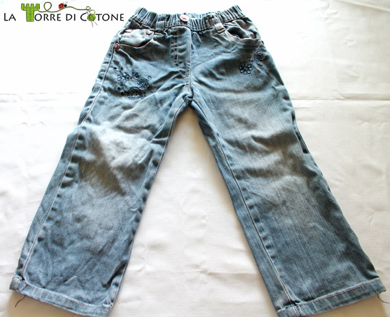 Gonna a balze di toulle: riciclo vecchi jeans da bambina