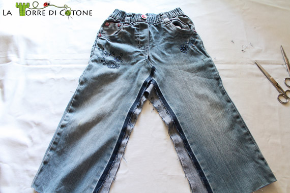 Gonna a balze di toulle: riciclo vecchi jeans da bambina